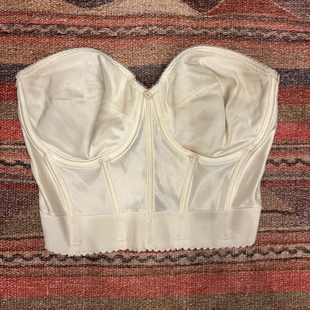 ivory corset with flower detail 🌸